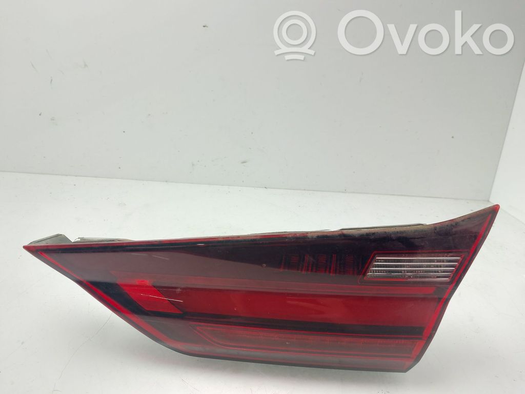 BMW 1 F40 Lampă spate în capacul portbagajului 