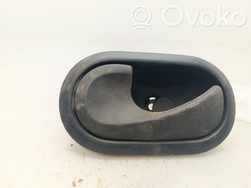Renault Clio III Manecilla interna puerta trasera 