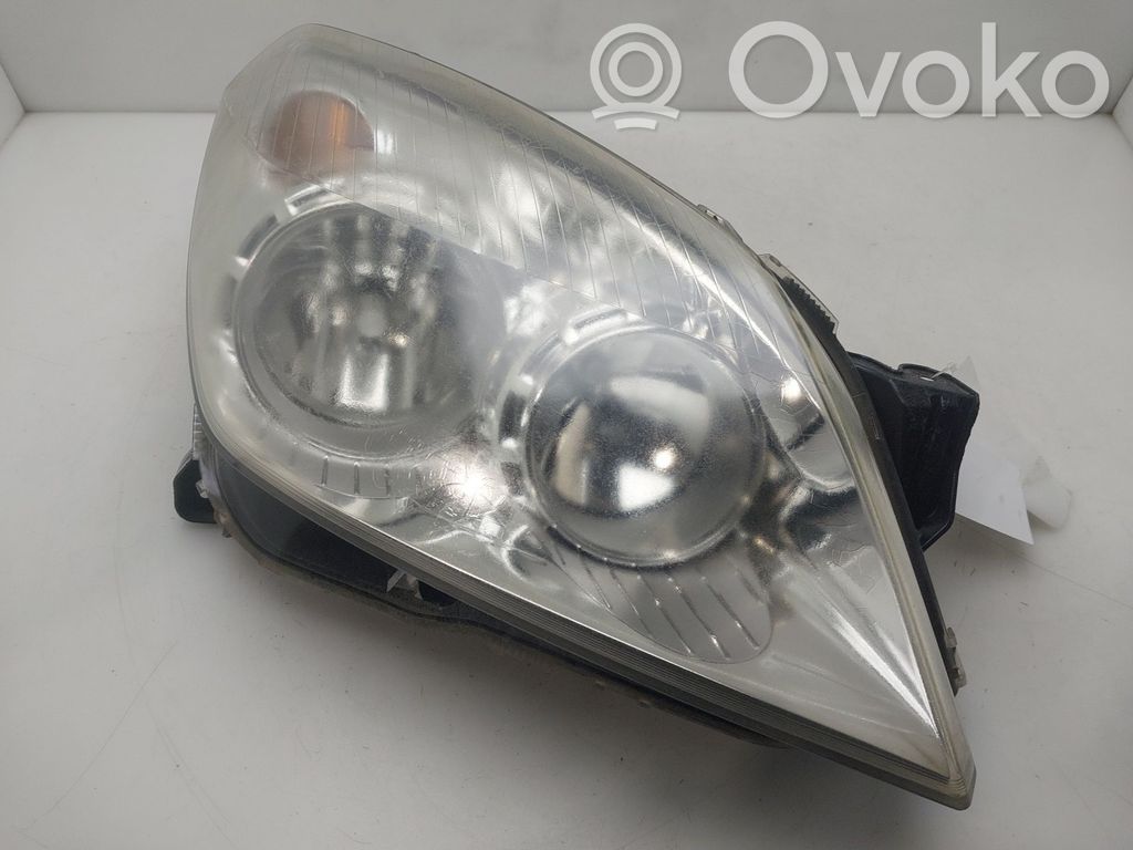 Opel Astra H Lampa przednia 