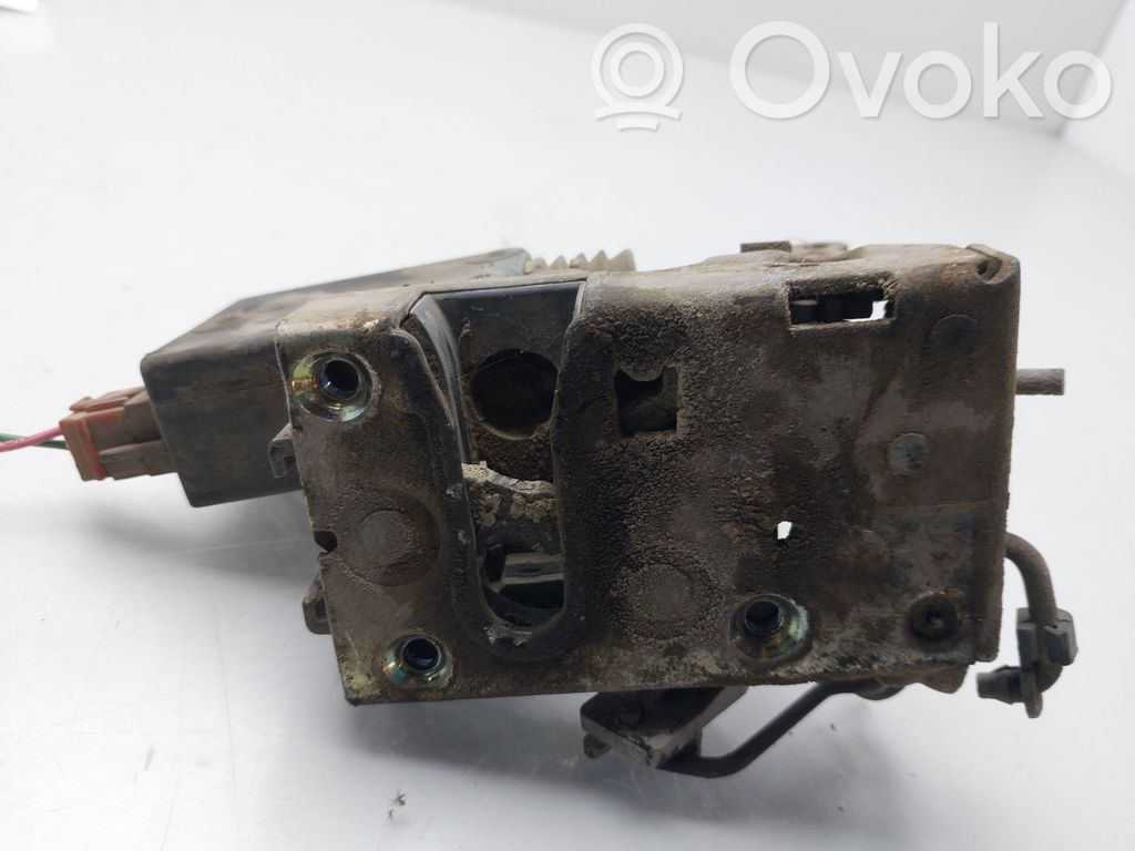 Peugeot 106 Front door lock 