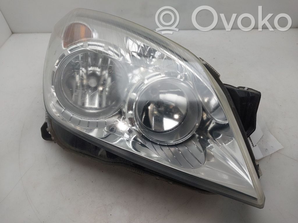 Opel Astra H Lampa przednia 