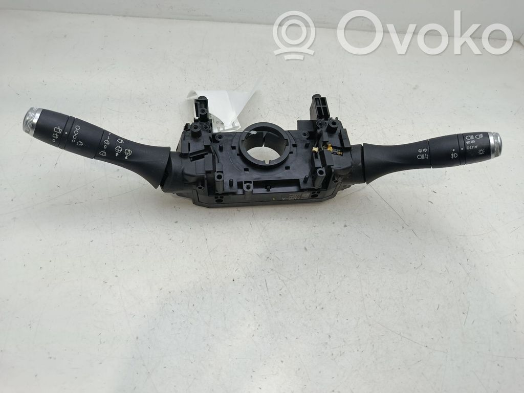 Renault Clio V Butoane/comutatoare pe volan 