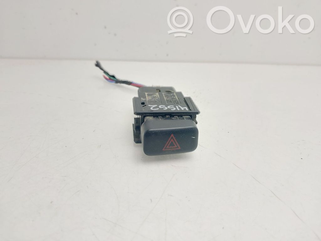 Toyota Hilux (AN10, AN20, AN30) Botón interruptor de luz de peligro 
