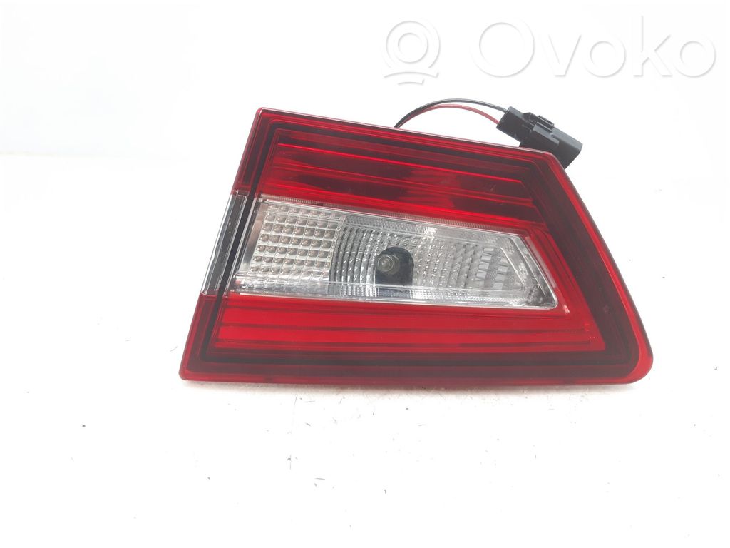 Renault Clio IV Luci posteriori del portellone del bagagliaio