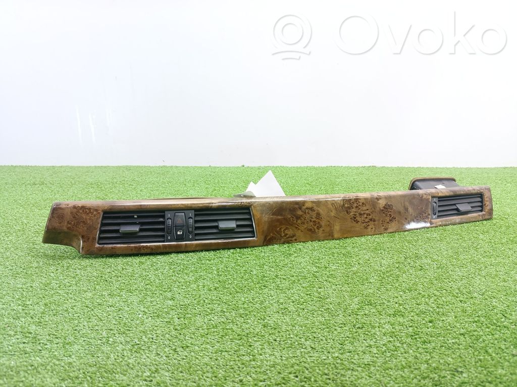 BMW 5 E60 E61 Centrinės oro grotelės 