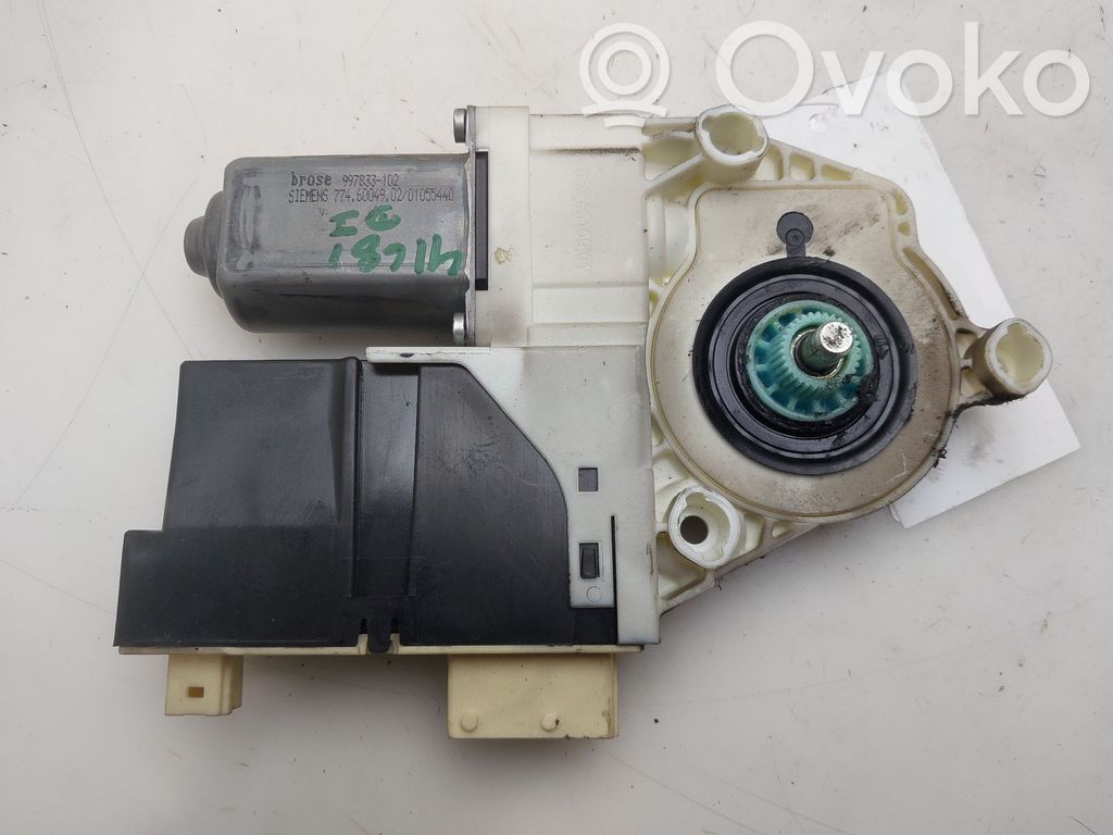 Motor del regulador de la ventanilla de la puerta delantera   997833102