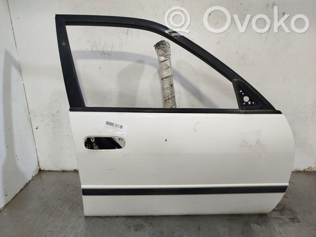 Toyota Corolla E110 Puerta delantera 