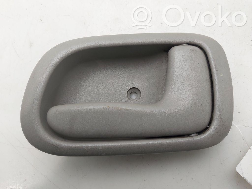 Toyota Corolla E110 Manecilla interna puerta trasera 