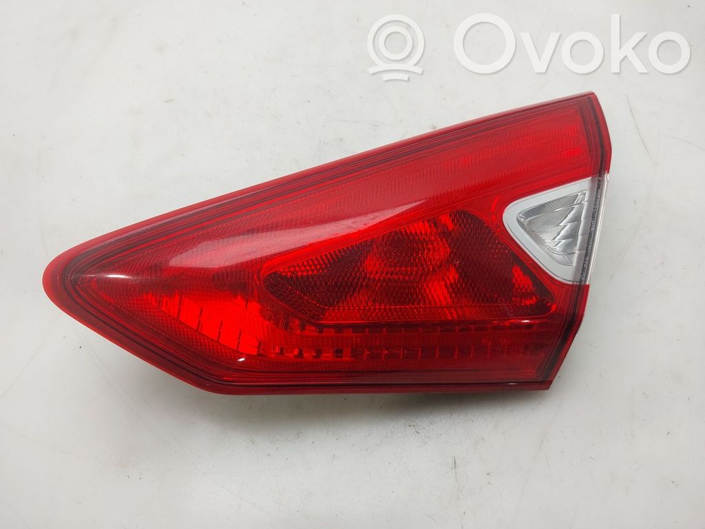 Nissan Pulsar Lampă spate în capacul portbagajului 