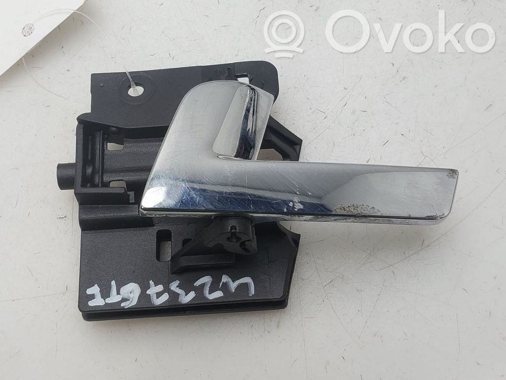 Manecilla interna puerta trasera   3D0837617