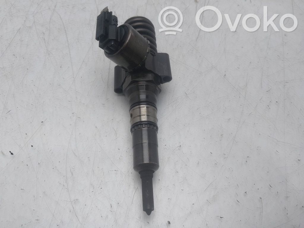 Volkswagen Golf V Injector combustibil 