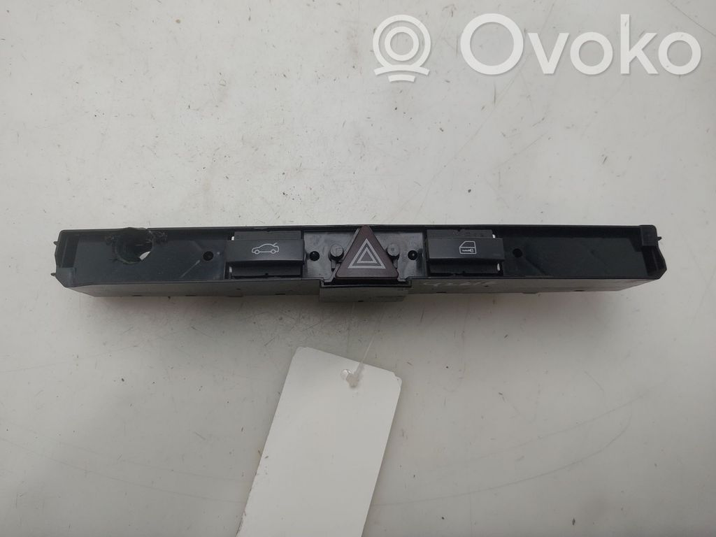 Opel Astra H Hätävilkkujen kytkin 