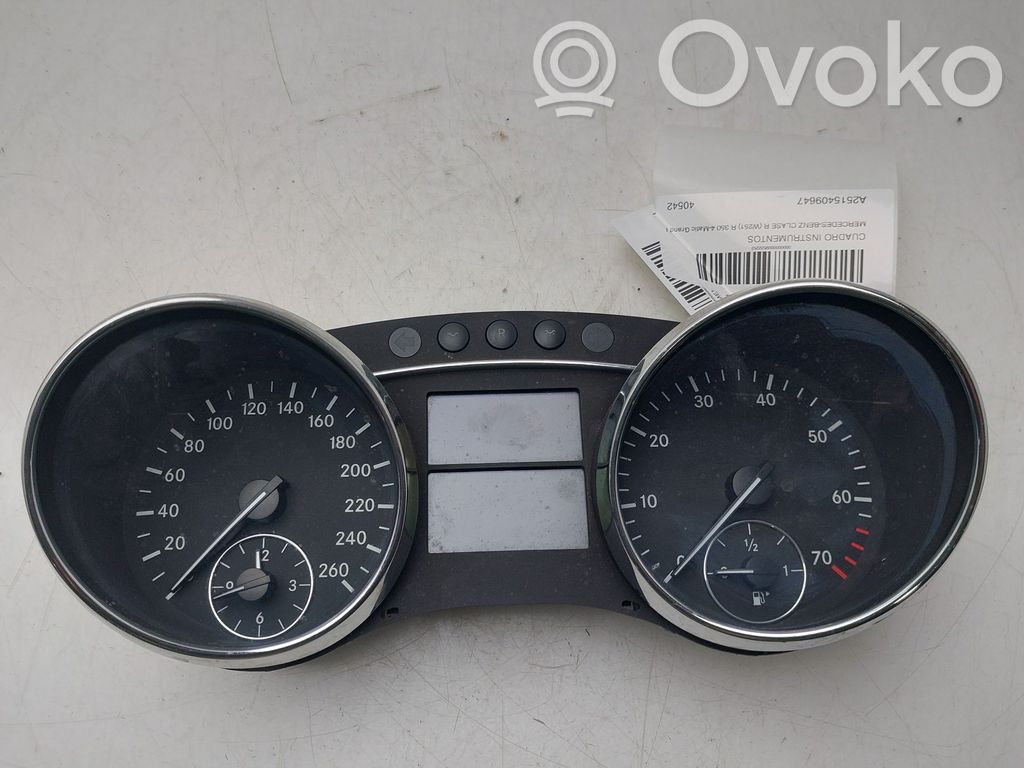 Mercedes-Benz R W251 Geschwindigkeitsmesser Cockpit
