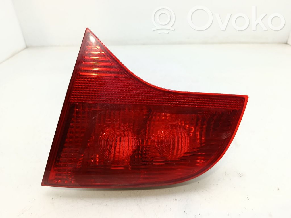Audi A4 S4 B6 8E 8H Takaluukun takavalot