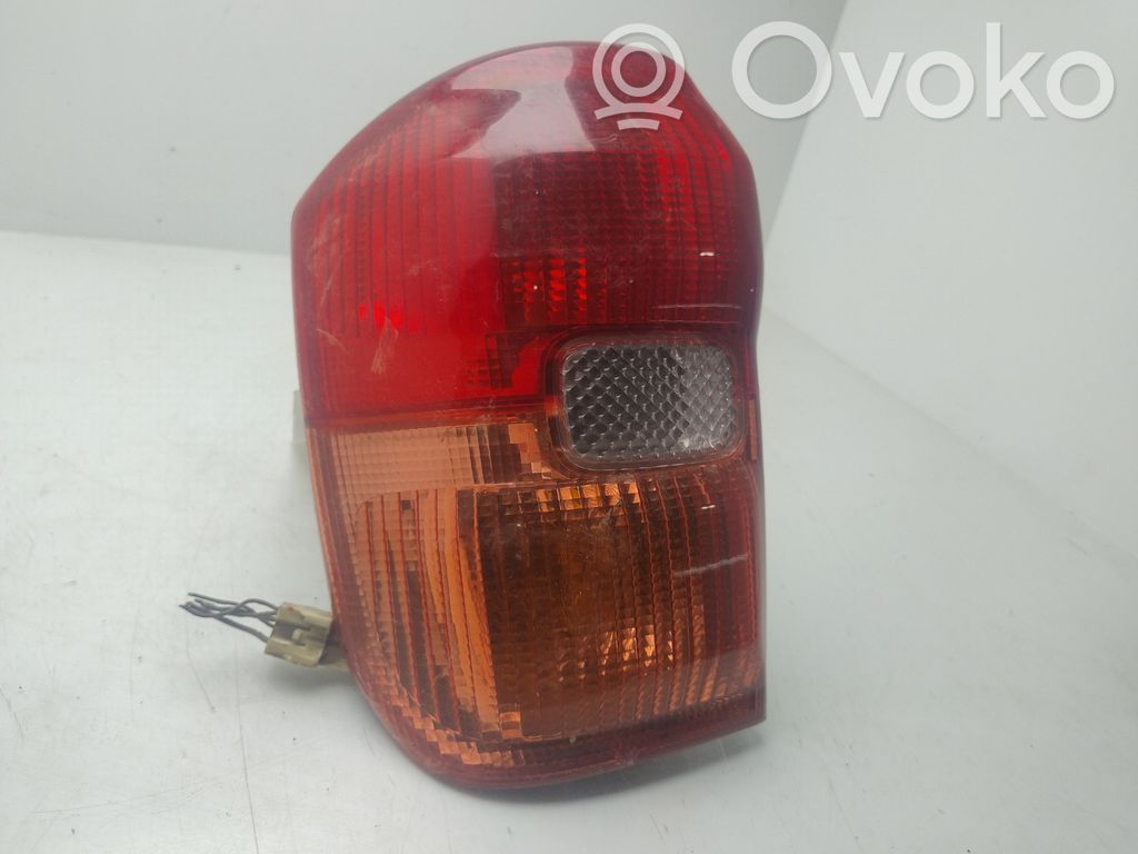 Toyota RAV 4 (XA20) Luz trasera/de freno 