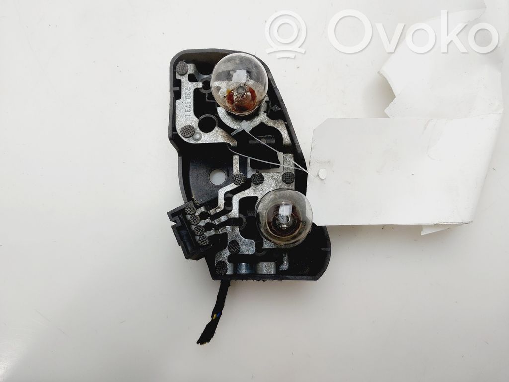 BMW 3 E46 Cubierta del soporte de la lámpara de la luz trasera 