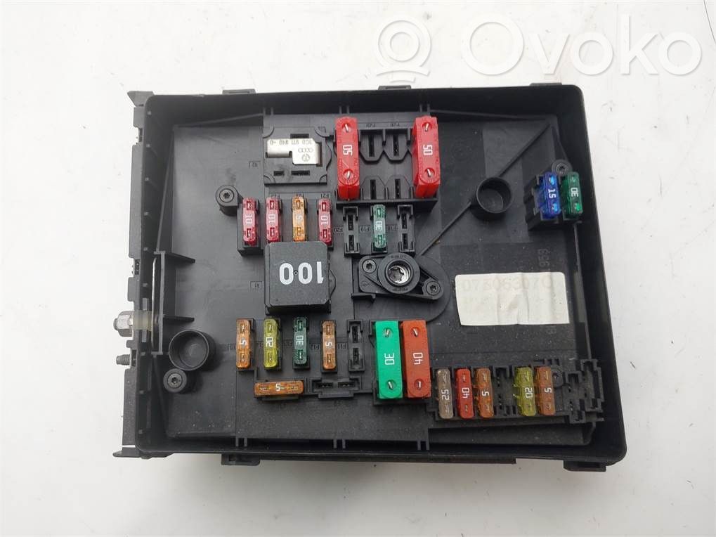 Volkswagen Golf VI Module de fusibles 