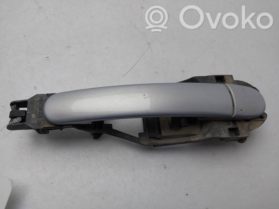 Volkswagen PASSAT B5 Maniglia esterna per portiera posteriore 