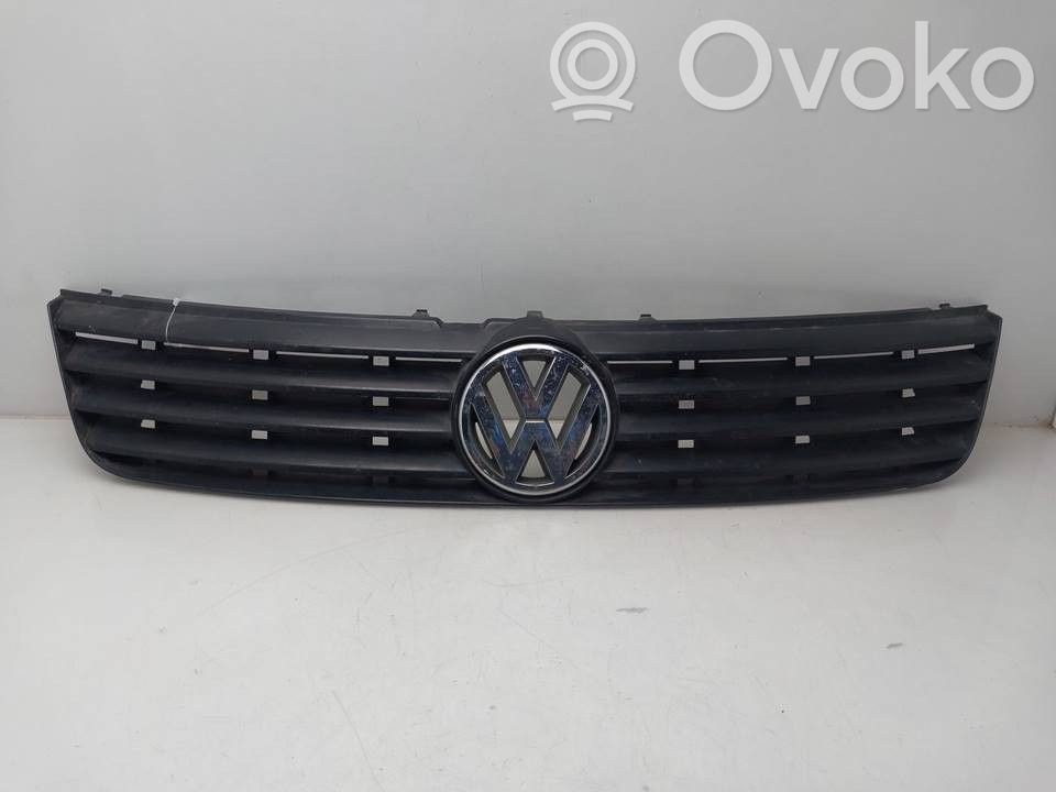 Volkswagen PASSAT B5 Rejilla delantera 