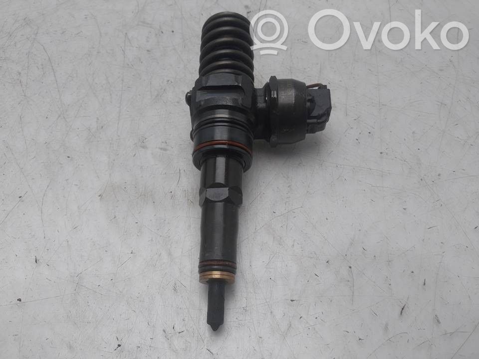 Volkswagen PASSAT B5.5 Iniettore 