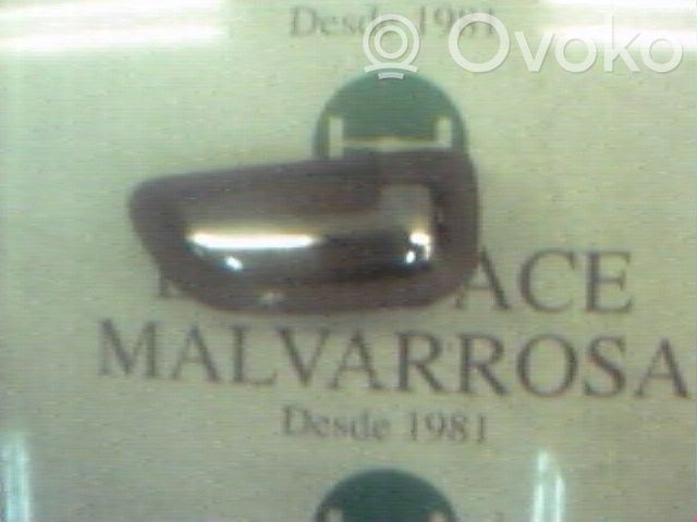 Manecilla interna puerta delantera
