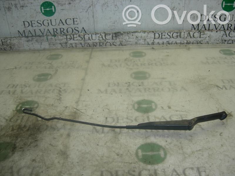 Etupyyhkimen sulan varsi