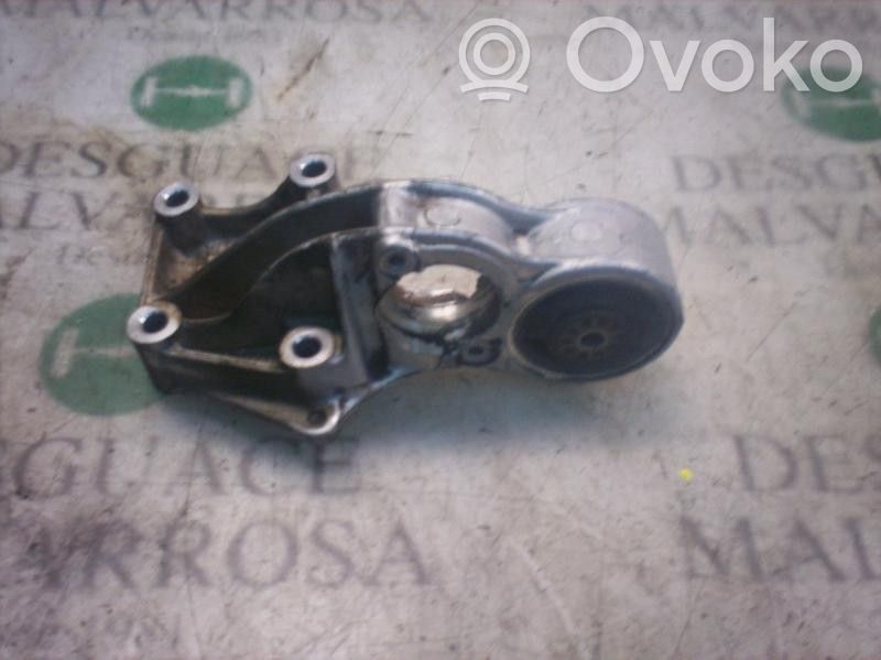 Supporto di montaggio del motore