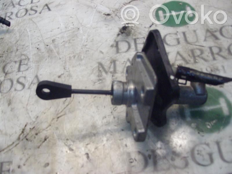 Cilindro maestro de embrague   416101D100