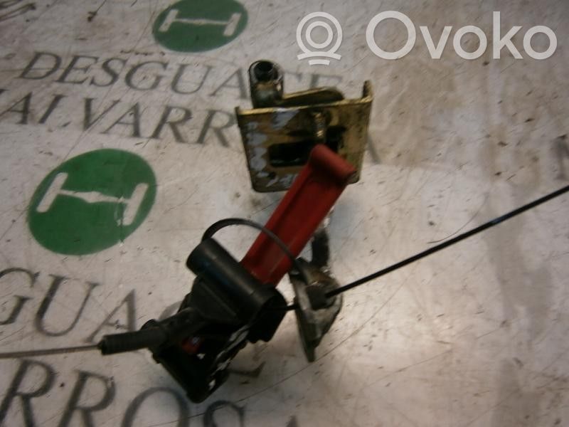 Cerradura de capó