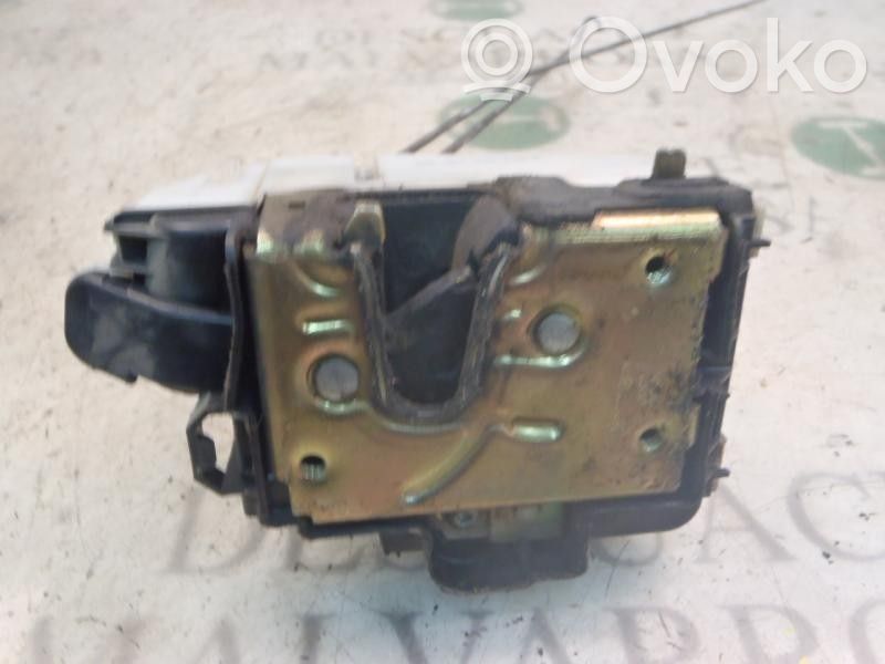 Cerradura de puerta trasera