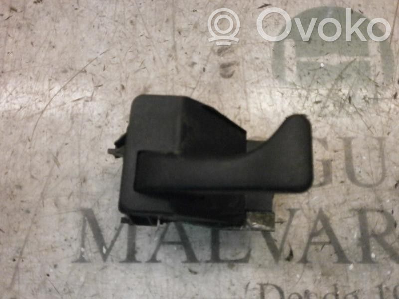 Manecilla interna puerta delantera