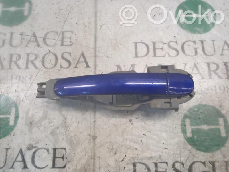 Manecilla externa puerta trasera