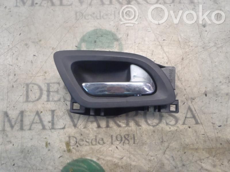 Manecilla interna puerta delantera