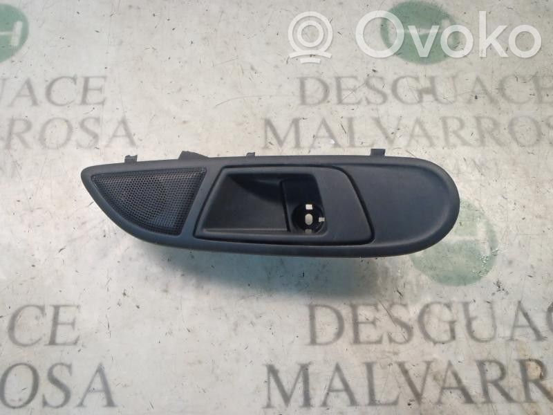 Manecilla interna puerta delantera