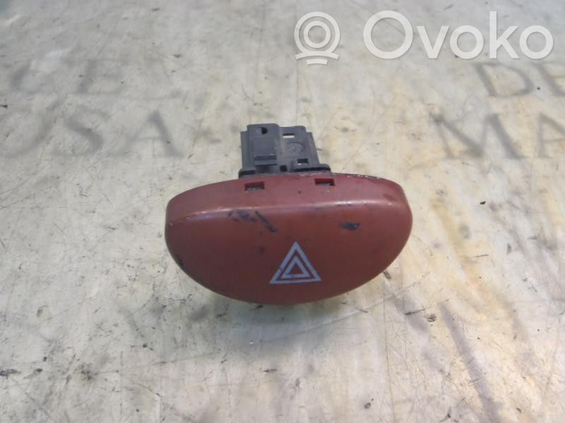 Botón interruptor de luz de peligro
