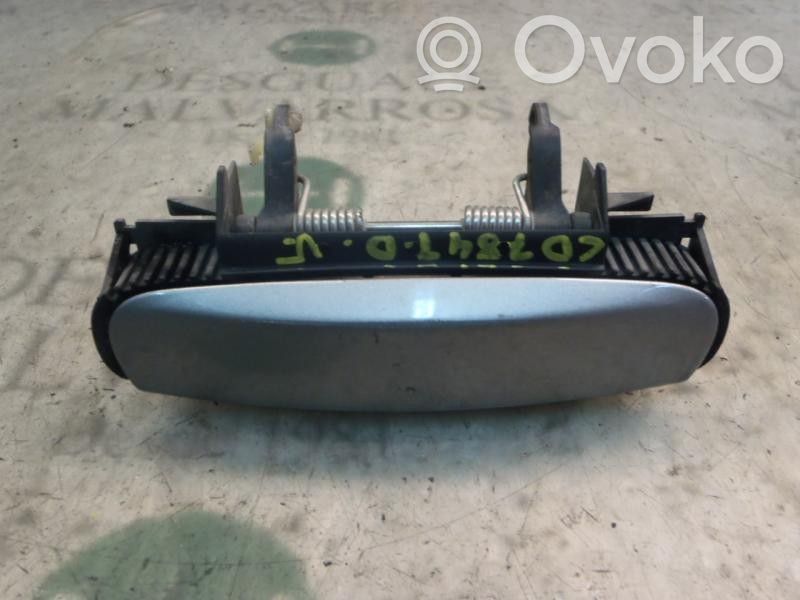 Manecilla externa puerta trasera   8E0839207