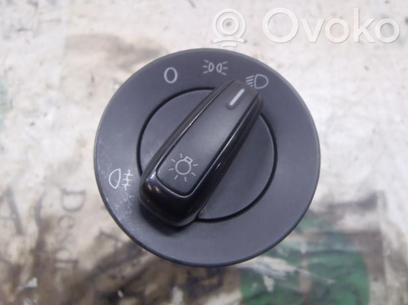 Volkswagen Polo V 6R Interruptor de control del panel de luces 
