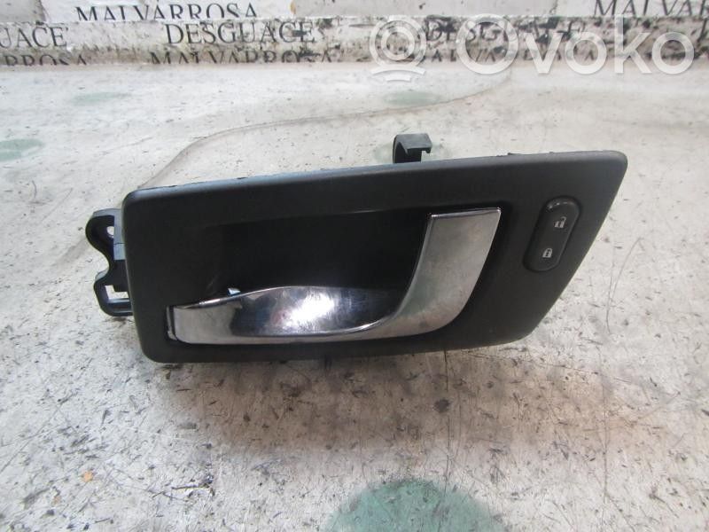 Cadillac SRX Front door interior handle 
