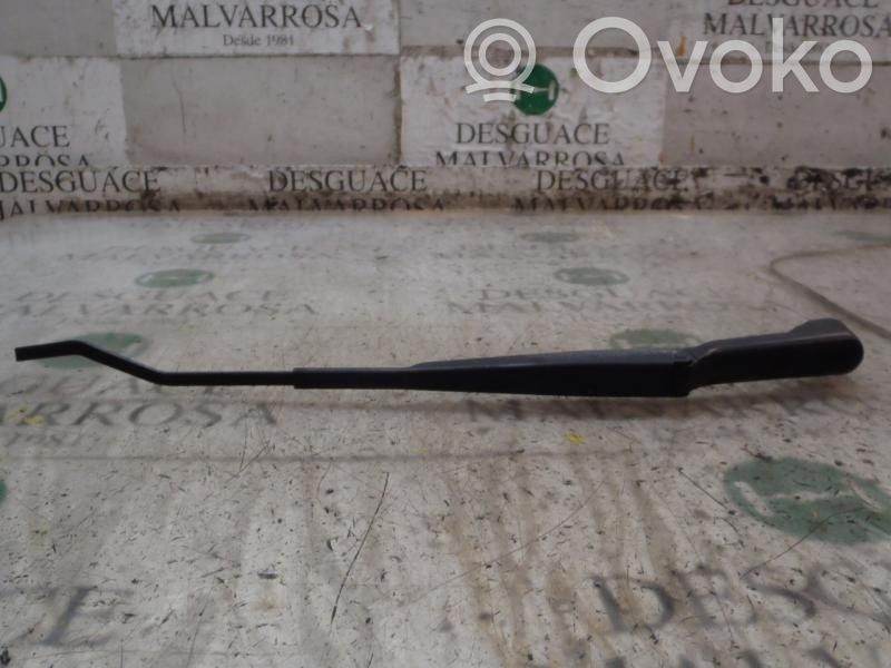 Brazo del limpiaparabrisas delantero
