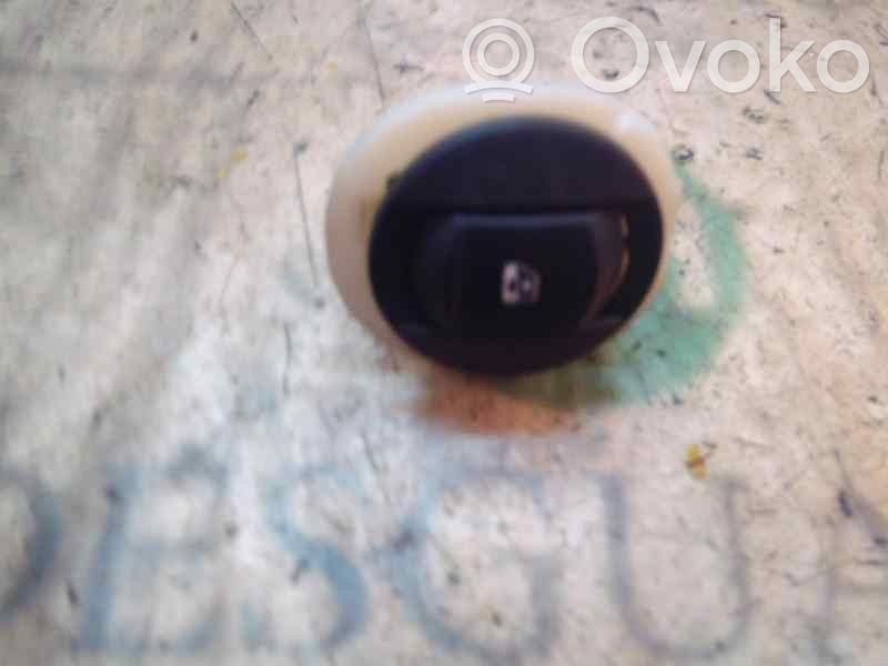 Interruptor del elevalunas eléctrico   8200108266