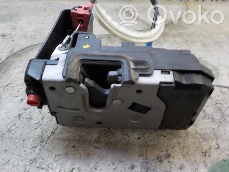 Cerradura de puerta trasera