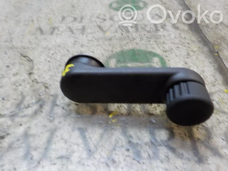 Renault Clio IV Manovella finestrino della portiera posteriore