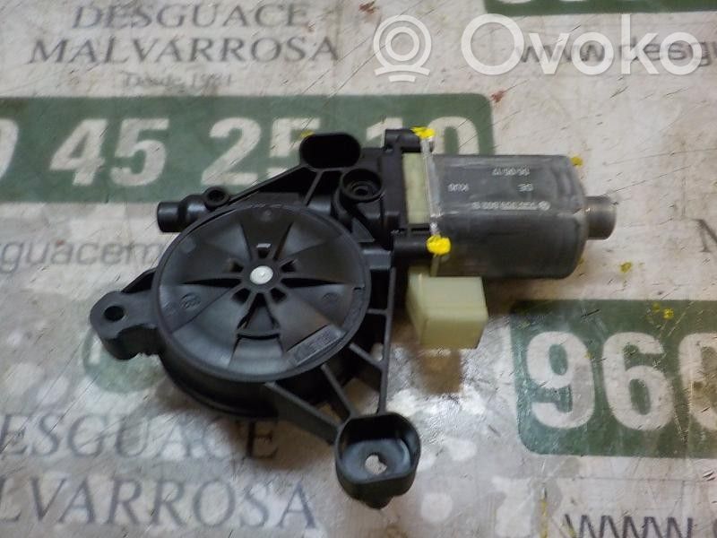 Regulador de ventanilla eléctrico de puerta delantera   5Q0959802B