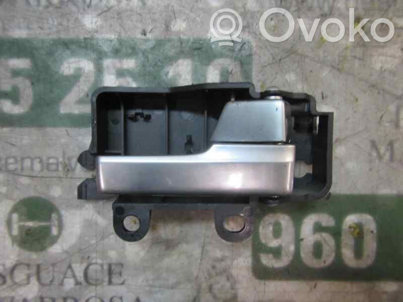 Manecilla interna puerta trasera   1501942