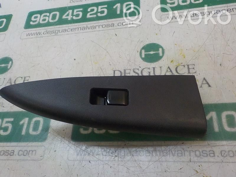 Nissan Note (E11) Electric window control switch 