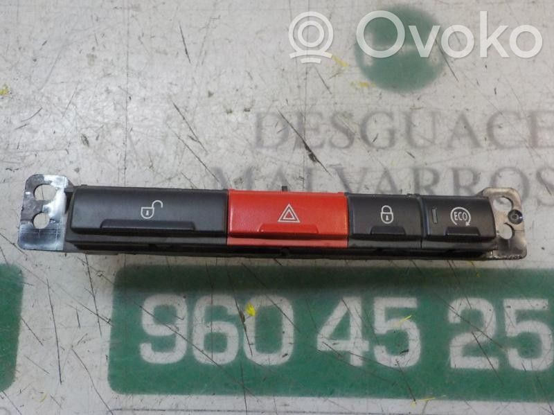 Land Rover Freelander 2 - LR2 Botón interruptor de luz de peligro 