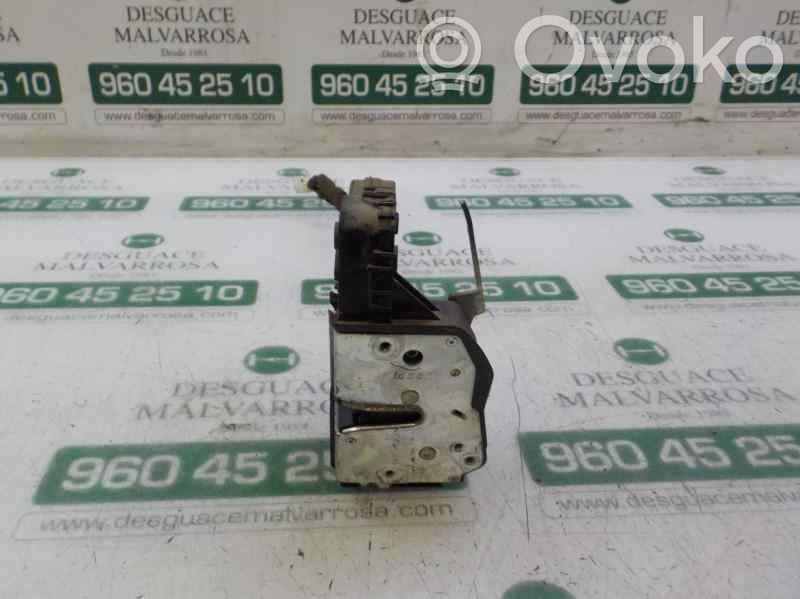 Cerradura de puerta delantera   51217011308