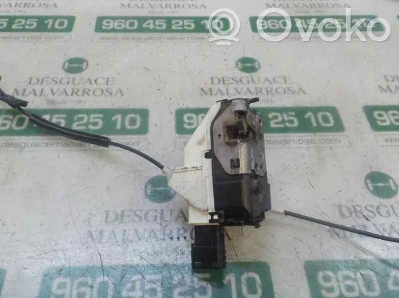 Cerradura de puerta delantera