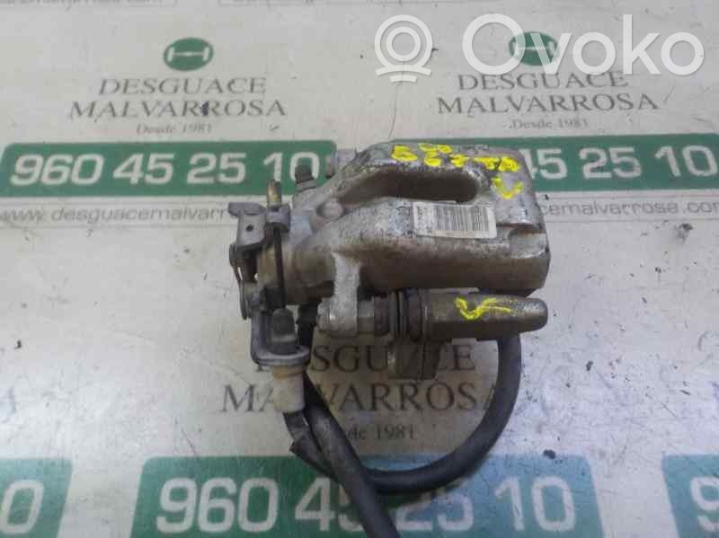 Peugeot 2008 I Supporto della pinza del freno posteriore 