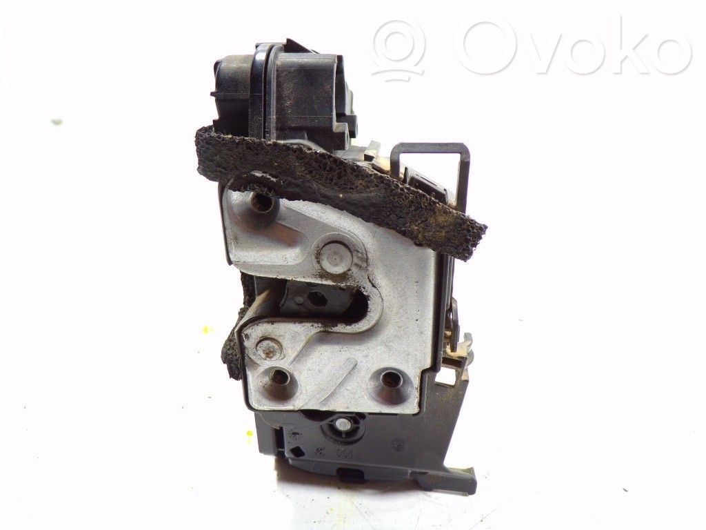 Cerradura de puerta delantera   805024563R